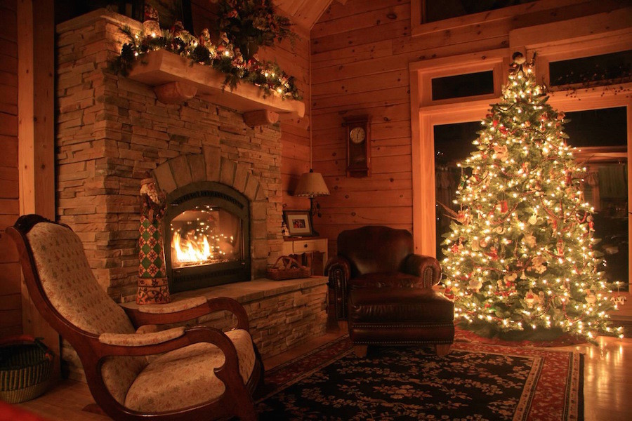 Enchanting Log Cabins Decorated for Christmas: A Holiday Dream