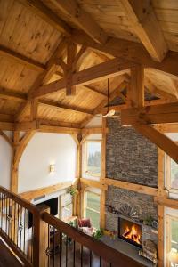 Timber frame ceiling and hammer truss